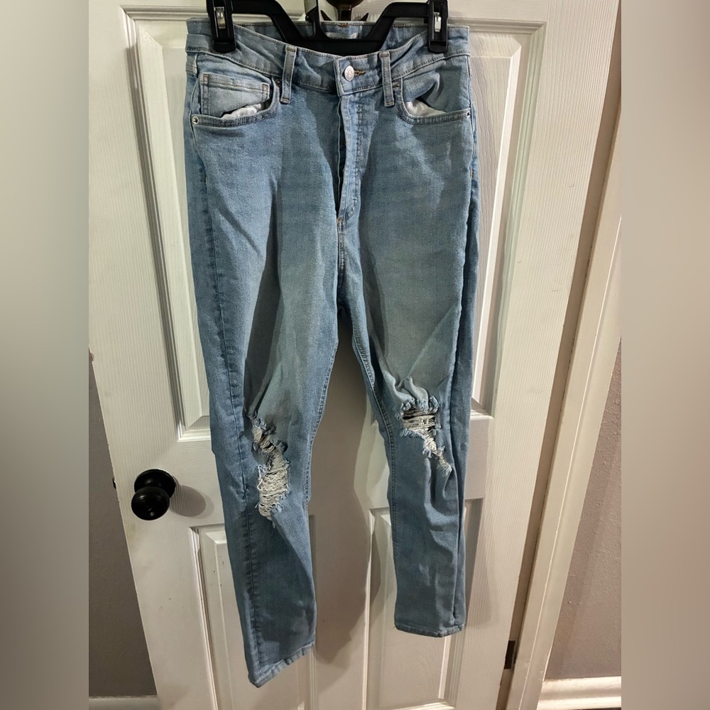 Forever 21 Women’s Distressed Jeans